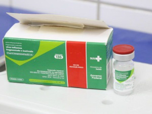 Depois de corrida por vacina da gripe, 3,5 mil doses sobram nos postos Vacina está disponível em dez postos de saúde (Foto: Fernando Antunes)