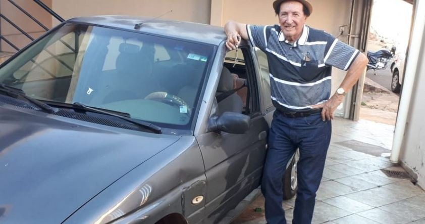 Há 84 anos ele dirige no Estado e não abre mão do trabalho Há 84 anos ele dirige no Estado e não abre mão do trabalho