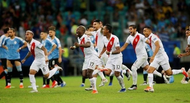 Peru elimina Uruguai e semifinais da Copa América estão definidas Peruanos vencem Uruguai nos pênaltis, após empate em 0 a 0 no tempo normal. REUTERS/Luisa Gonzalez
