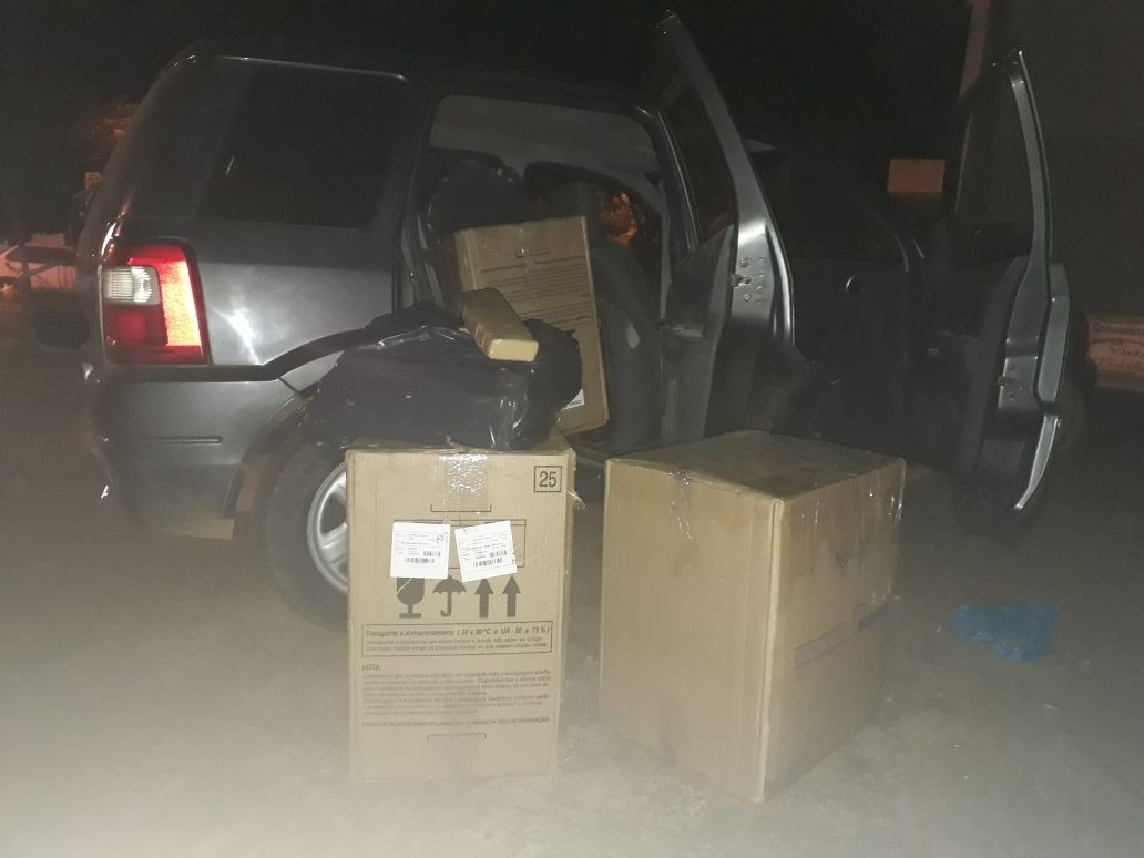Droga apreendida no interior da Eco Sport. PM/Divulgação