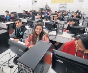 Fora da prefeitura, Seleta e Omep buscam sobrevivência A Seleta mantém a oferta de cursos preparatórios - Bruno Henrique