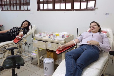 Daniela incentiva doação de sangue e pede reforma no Hemocentro Vereadora Daniela e servidores da Câmara abrem campanha Junho Vermelho em Dourados- Foto: Eder Gonçalves