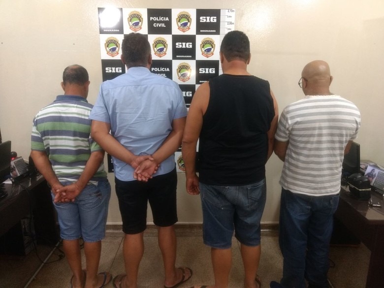 Servidores públicos são presos após furto de combustíveis Os quatro servidores estaduais foram presos pela Polícia Civil. Osvaldo Duarte