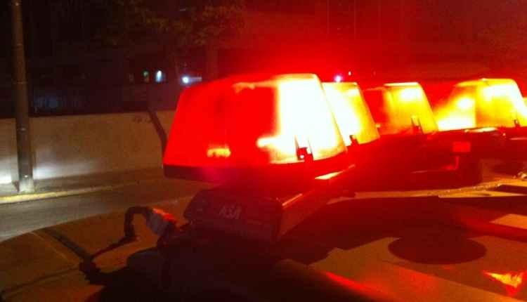 Após bater em pai de 66 anos jovem é amarrado até polícia chegar