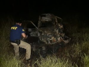 Homem morre após colisão na BR-267 em Rio Brilhante Veículos ficaram completamente carbonizados. Olimar Gamarra