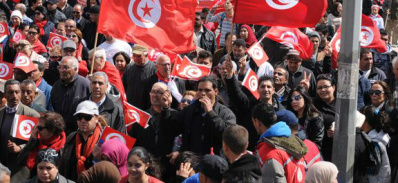 Milhares de pessoas marcham na Tunísia contra o terrorismo Milhares de pessoas marcham na Tunísia contra o terrorismo