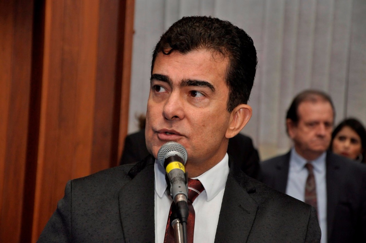 Deputado Marçal pede aumento na verba federal para Dourados Marçal Filho ocupou a tribuna da Assembleia para questionar sobre a divisão dos repasses federais em MS. Foto: Luciana Nassar