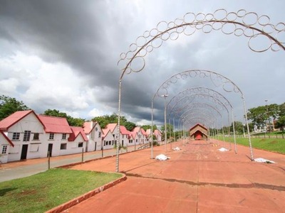 Equipe já estão no local fazendo ajustes na estrutura. (Foto: André Bittar)
