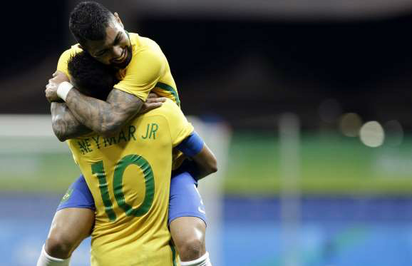 GABIGOL E NEYMAR
Brasil sobra contra a Dinamarca, faz 4 a 0, e avança de fase na Olimpíada.
© Foto: Leo Correa/AP
