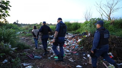 Açao conjunta entre secretarias flagra morador cometendo crime ambiental Açao conjunta entre secretarias flagra morador cometendo crime ambiental