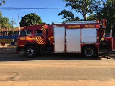 Crianças e idosa são atropeladas a caminho da escola em bairro de Campo Grande Corpo de Bombeiros no local do acidente, em Campo Grande, MS (Foto: Osvaldo Nóbrega/TV Morena)
