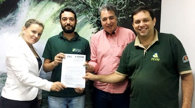 Plano de Manejo dos Parques do Rio Taquari e das Várzeas do Rio Ivinhema sera revisado Rodolfo e Ricardo junto da Diretora de Desenvolvimento do Imasul, Thais Caramori e o gerente da unidade conservação do Imasul Leonardo Tostes Palma