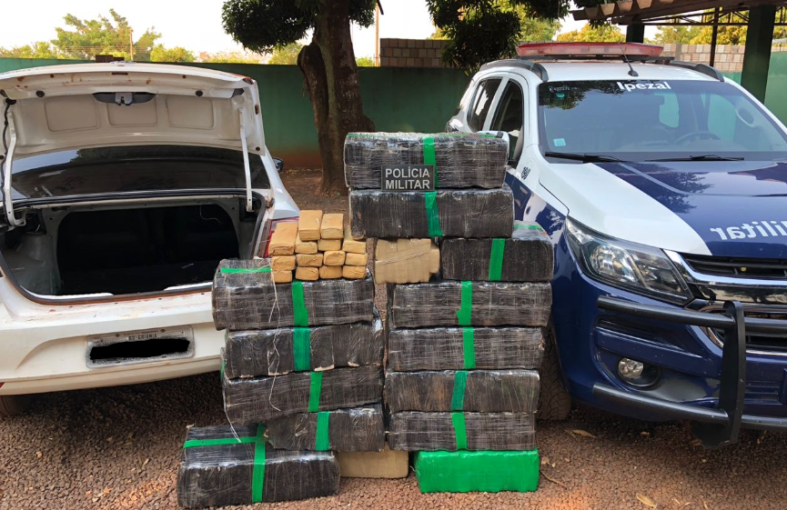 Condutor abandona veículo com 330 quilos de maconha