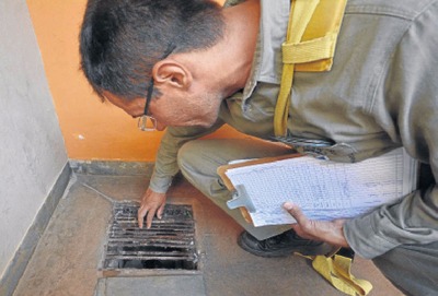 Vistoria nos imóveis em busca de focos deve ser feita onde água fica acumulada - Foto: Álvaro Rezende / Correio do Estado