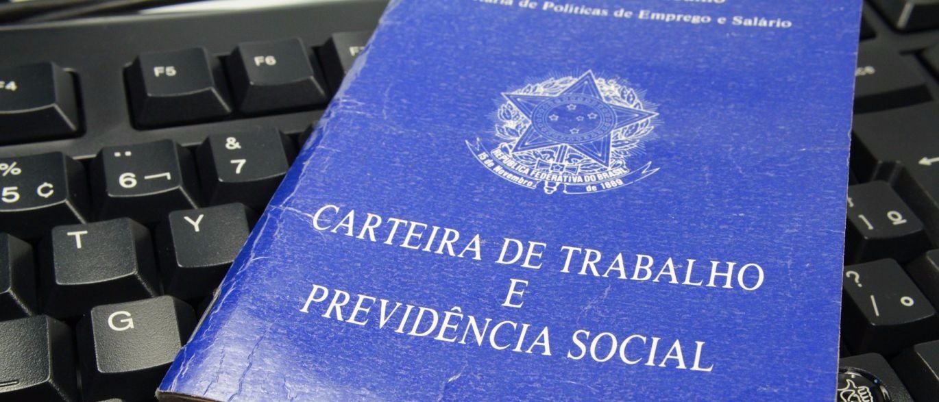 Prazo para sacar abono salarial termina dia 30 de junho Retirada do abono salarial pode ser feita até dia 30 de junho - Marcos Santos/USP Imagens