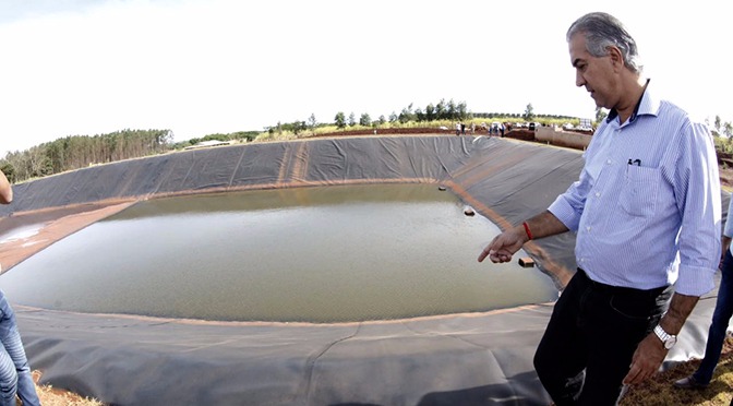 Governador entrega obra que garante 100% de esgoto em Alcinópolis