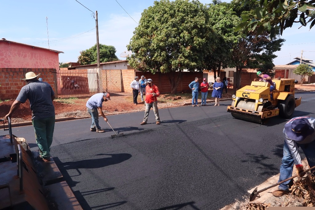 Prefeitura de Dourados está investindo R$ 585 mil no asfalto de ruas no Jardim Guaicurus Nova pavimentação deixa Jardim Guaicurus quase cem por cento asfaltado – A. Frota