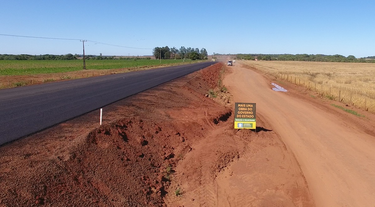 Obra corta extensa área de agricultura: nova rota de escoamento da produção