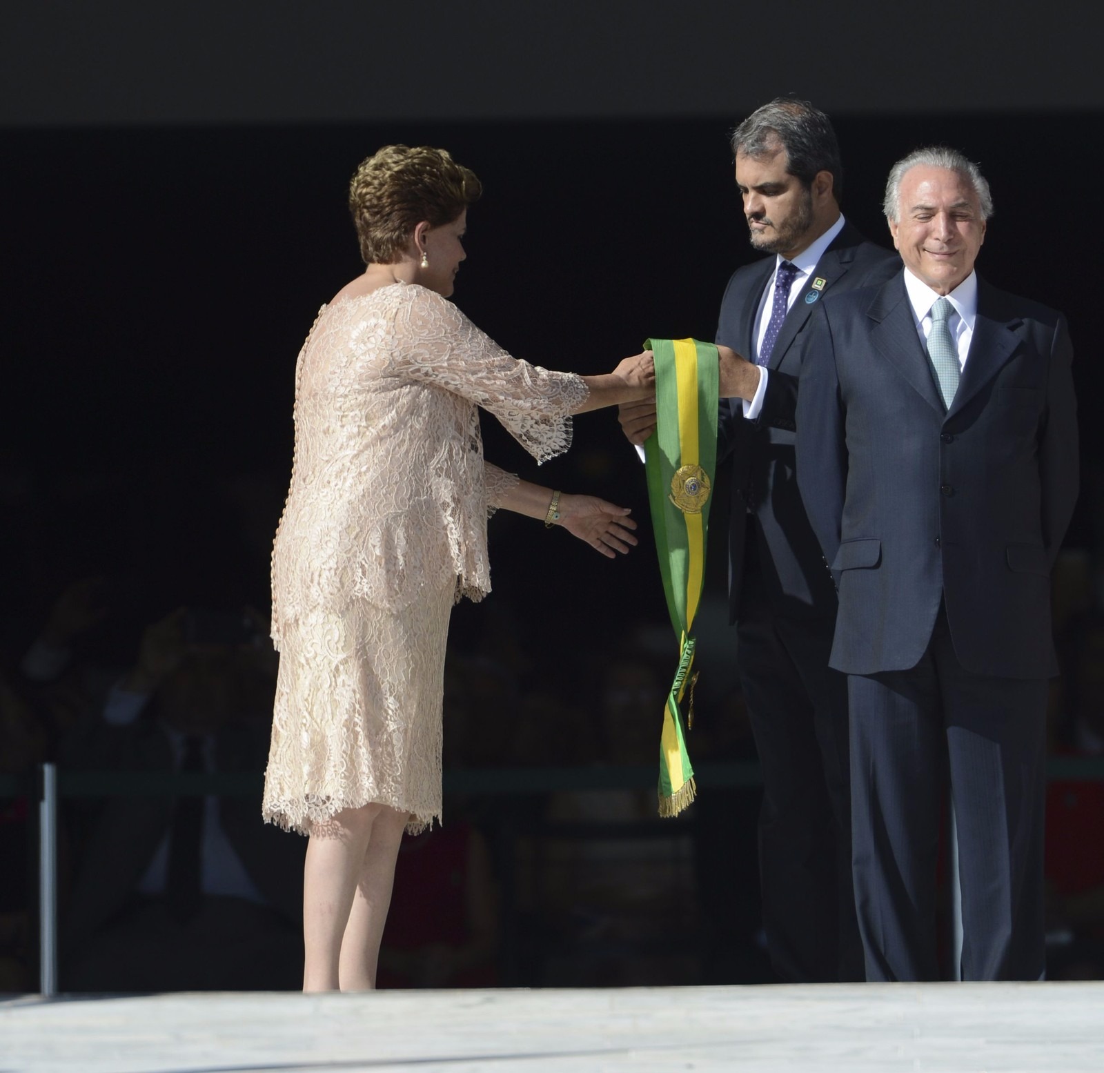 TSE: julgamento que pode cassar Temer será retomado hoje Dilma e Temer em 1º de janeiro de 2015, quando a petista recebeu a faixa de presidente para o segundo mandato (Foto: José Cruz/Abr)
