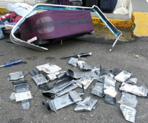 Droga estava escondida em seis malas 
(Foto: Valdir Custódio / Fronteira)