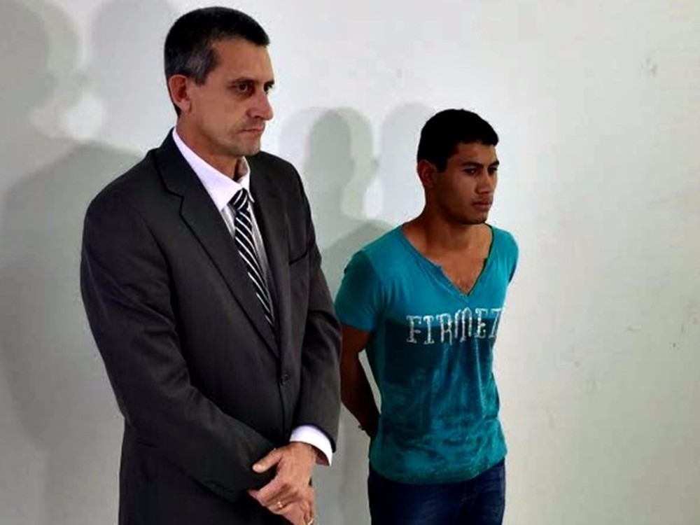 Marcado para dia 21 júri de mecânico acusado de matar namorado da ex em MS Advogado e acusado em entrevista coletiva realizada em agosto de 2016, em Campo Grande (Foto: Graziela Rezende)