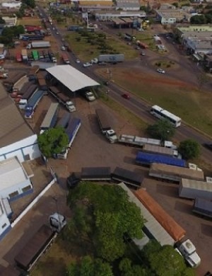 Caminhoneiros protestam contra paralisação de auditores da Receita Federal em Ponta Porã Caminhoneiros protestam contra paralisação de auditores da Receita Federal em Ponta Porã