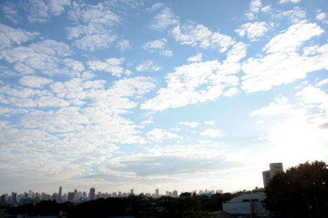 Sol predomina nesta sexta e pode chover no fim de semana Nesta manhã sensação é de 12°C - Foto: Bruno Henrique/Correio do Estado