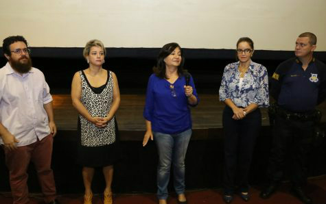 Prefeita Délia Razuk falou aos educadores presentes sobre o empenho em fazer educação de qualidade em conjunto. (Foto: A. Frota)