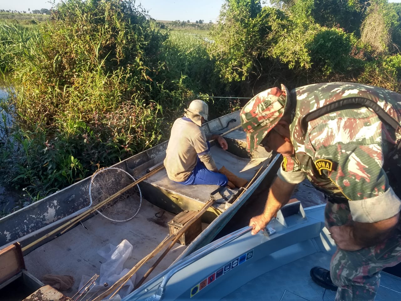 Em quatro meses de pesca aberta, 104 pescadores foram autuados Em quatro meses de pesca aberta, 104 pescadores foram autuados