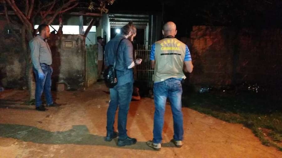Homem é executado com três tiros em frente de casa Osvaldo Duarte/Ddos News