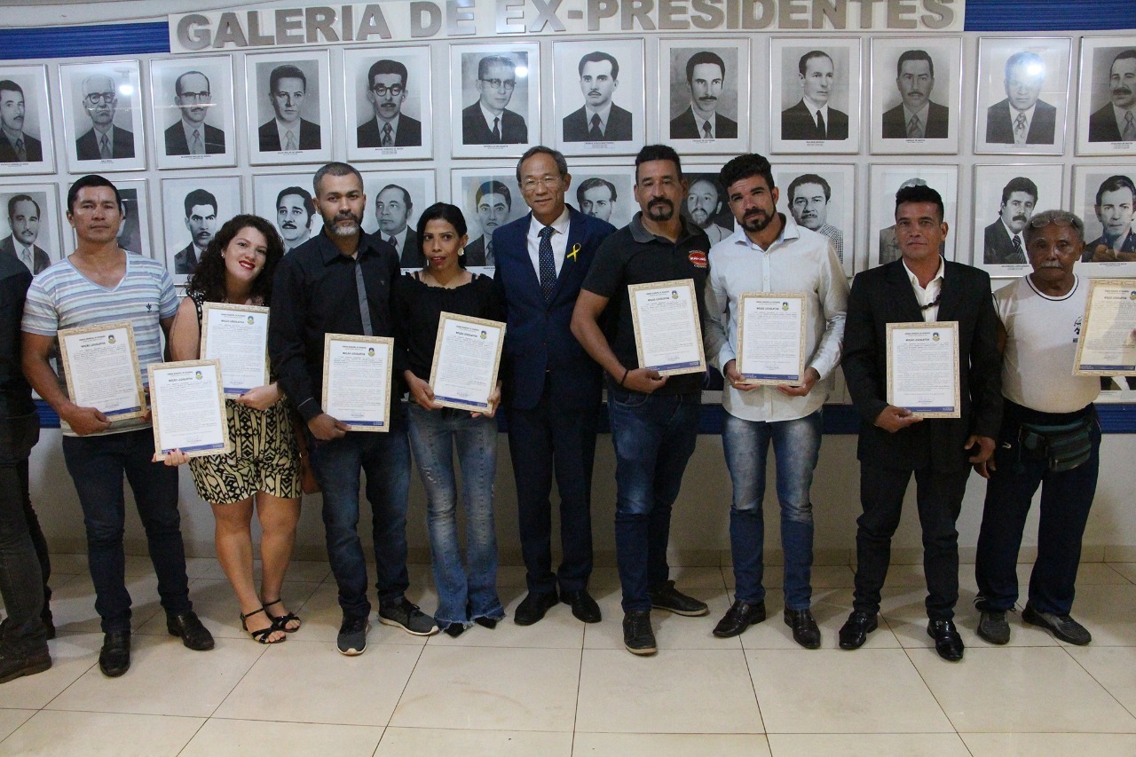 “Capoeira” será tema de Workshop gratuito hoje e de Audiência no sábado Elias Ishy entregando homenagem ao Movimento Capoeira Dourados
Divulgação
