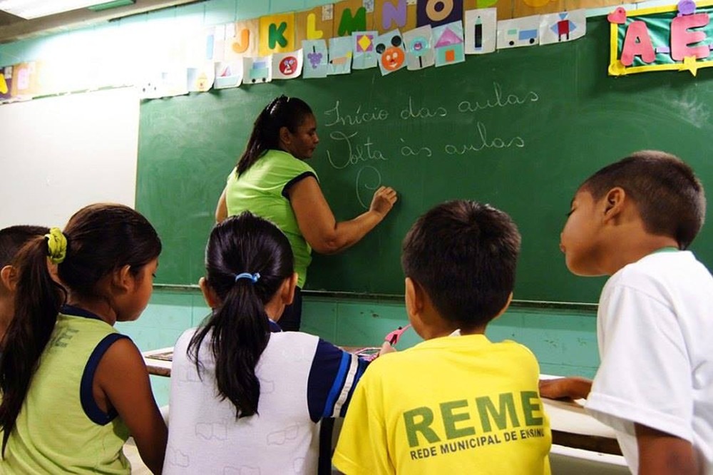Prazo de inscrições para concurso da prefeitura termina no dia 9 de abril Sala de aula em Corumbá (Foto: Renê Marcio Carneiro/PMC)