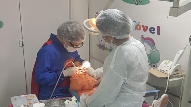 Mais de 1,3 mil crianças recebem atendimento odontológico nas Emeis Divulgação