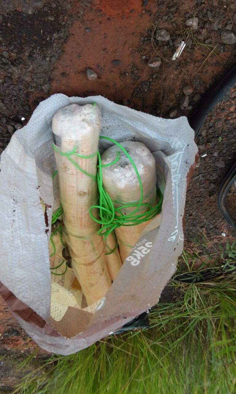Explosivo encontrado no local. Direto das Ruas.