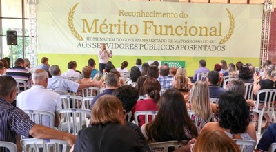 Governo homenageia 520 servidores aposentados na segunda-feira Foto: David Majella
Diploma de Mérito Funcional será entregue a servidores que se aposentaram de dezembro a março.