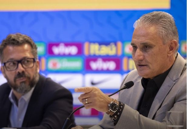Tite convoca apenas estrangeiros para próximos amistosos da Seleção Tite convoca apenas estrangeiros para próximos amistosos da Seleção