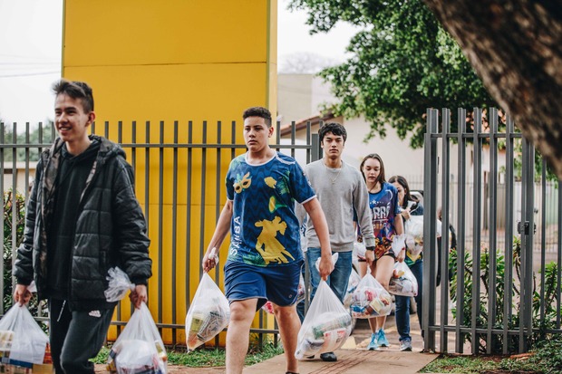 Colégio UNIGRAN arrecada 10 toneladas de alimentos em gincana e beneficia 40 entidades Colégio UNIGRAN arrecada 10 toneladas de alimentos em gincana e beneficia 40 entidades