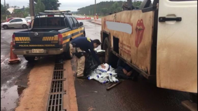 PRF flagra motorista com quase 1t de agrotóxico contrabandeado PRF flagra motorista com quase 1t de agrotóxico contrabandeado