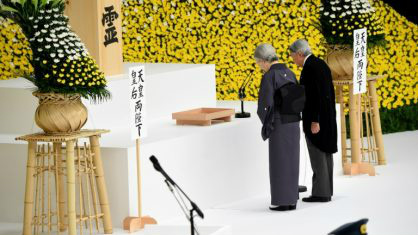 Imperador Akihito e imperatriz Michiko em cerimônia em 15 de agosto de 2015 em Tóquio - AFP
