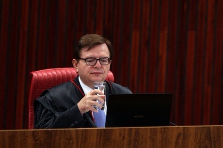 TSE rejeita quatro pedidos da defesa no 1º dia de julgamento O ministro Herman Benjamin
Daniel Teixeira/Estadão Conteúdo