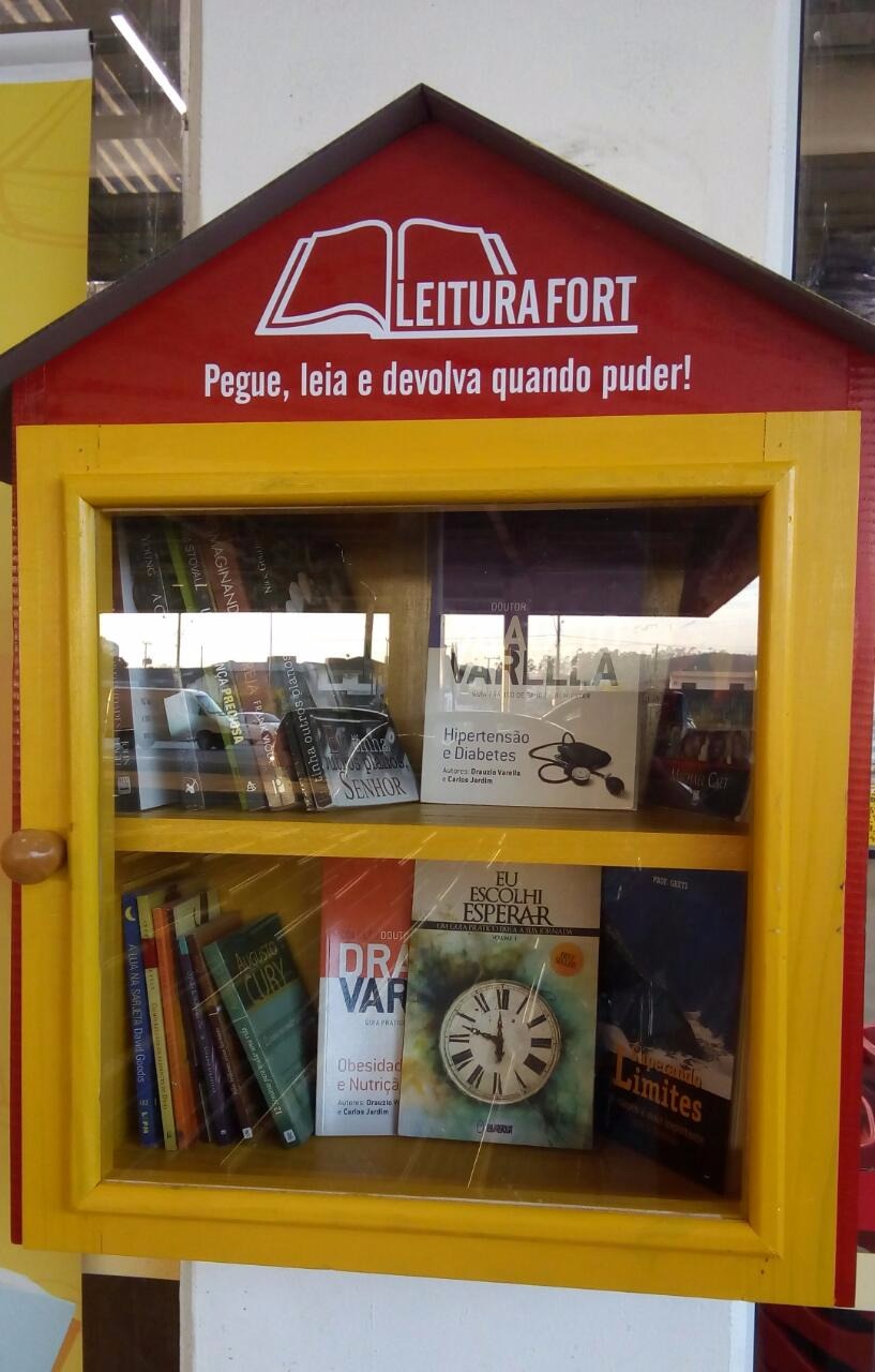 Supermercado recebe 1,5 mil livros do Sesc para projeto solidário de leitura Divulgação