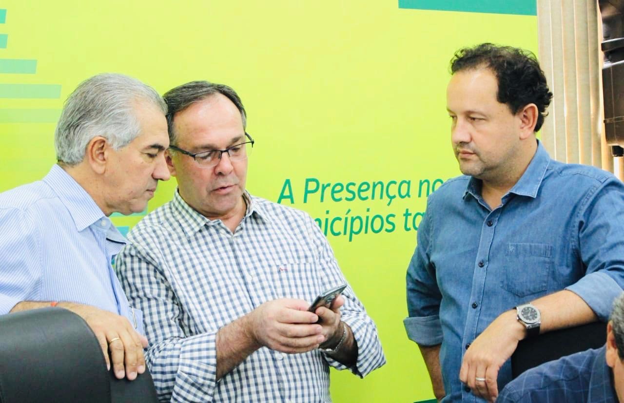 Governo Presente: Obras da Sanesul garantem saneamento para os municípios Diretor-presidente da Sanesul, Walter Carneiro, está acompanhando as reuniões em Naviraí - Divulgação