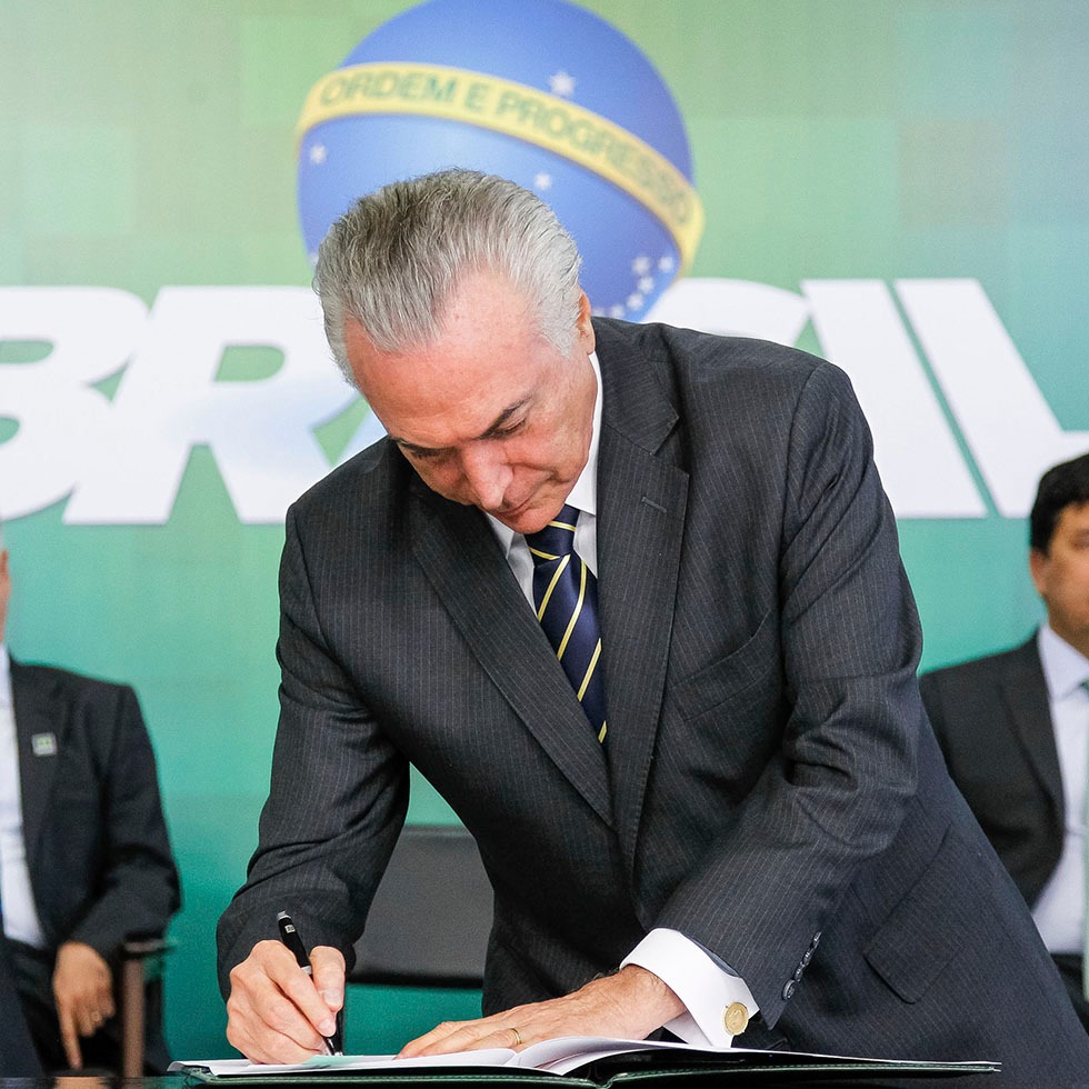 Indulto assinado por Temer beneficia condenados no mensalão Foto: OAB