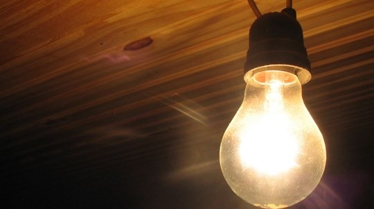 Bandeira amarela: luz fica mais cara a partir desta segunda-feira