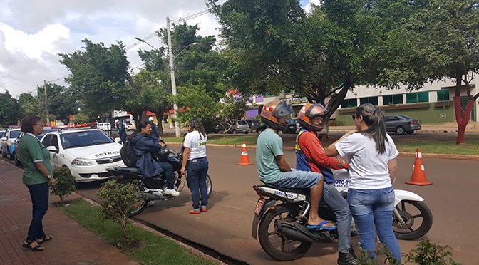 Detran realiza campanha sobre a importância do uso correto do capacete Detran realiza campanha sobre a importância do uso correto do capacete