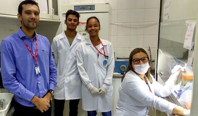 Pesquisa em MS busca o desenvolvimento de novos antibióticos Parte da equipe que desenvolve a pesquisas com o apoio da Fundect.