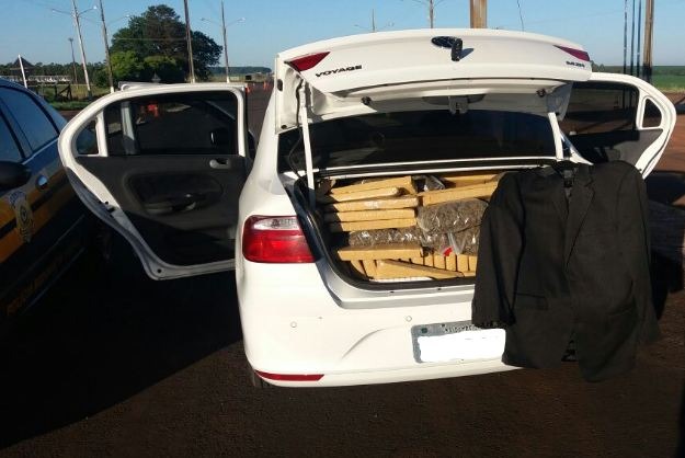Homem é preso com 287 kg de maconha e haxixe na BR-463 PRF/Divulgação