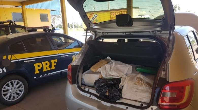 PRF apreende mais de 200kg de maconha em carro roubado PRF/Divulgação