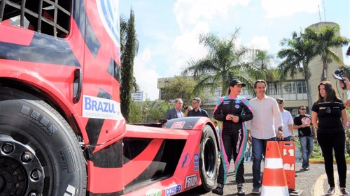 Caminhões chegam a Campo Grande e iniciam preparativos para a prova de domingo