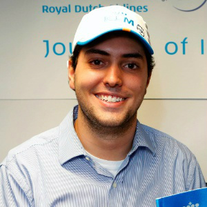 Jovem de 23 anos será primeiro civil brasileiro a ir ao espaço O estudante de Engenharia Pedro Henrique Dória Nehme, de Brasília, será o primeiro civil brasileiro a ir ao espaço
